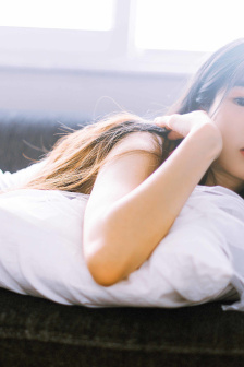特别漂亮的媳妇和当官的朋友什么